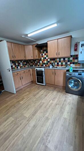 2 Bedroom Flat To Rent In Tash Place, London, N11