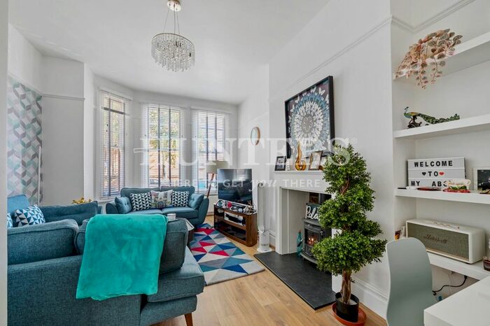 2 Bedroom Flat To Rent In Sumatra Road, London, NW6