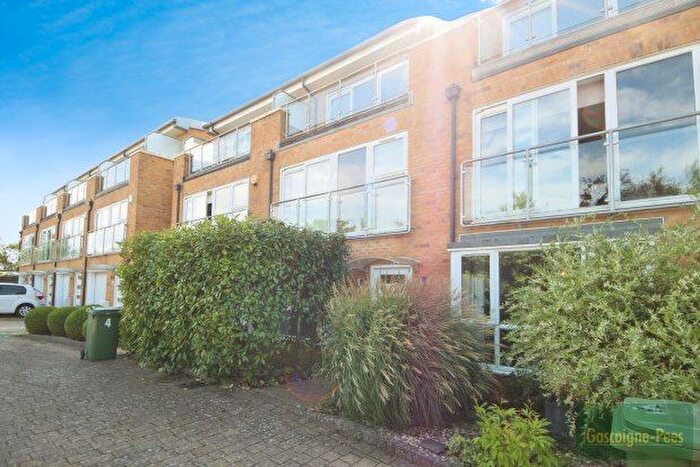 5 Bedroom Property To Rent In Barn Elms Close, Worcester Park, KT4