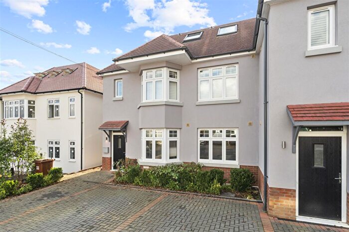 2 Bedroom Flat For Sale In Tolmers Gardens, Cuffley, Potters Bar, EN6