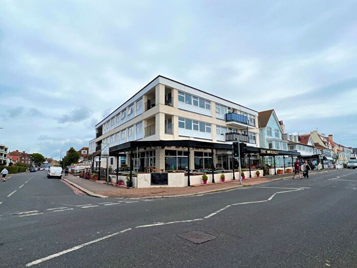 2 Bedroom Flat To Rent In Marine Park House, Nyewood Lane, PO21