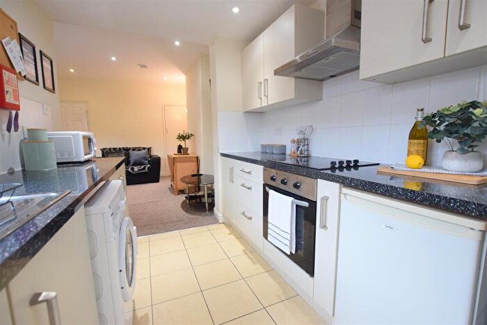 3 Bedroom Terraced House To Rent In Waldeck Street - Student House - /, LN1