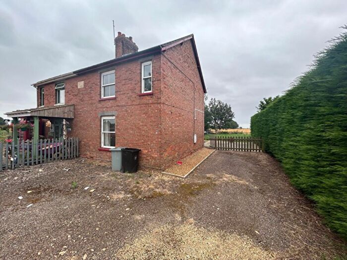 3 Bedroom Semi-Detached House For Sale In Spalding Road, Bourne, Bourne, PE10