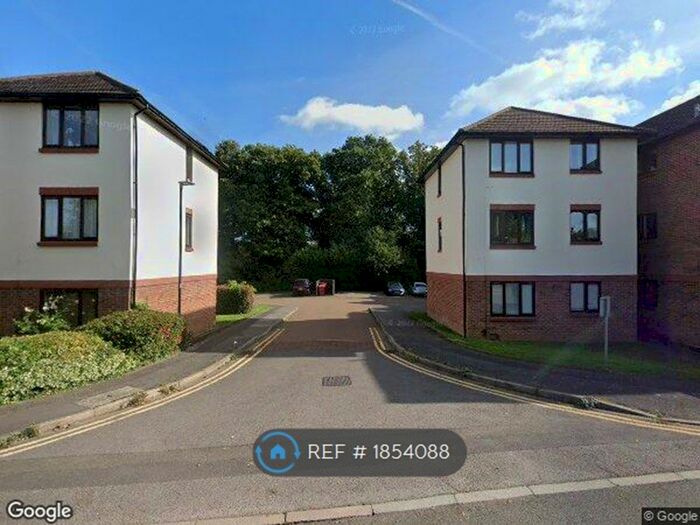 1 Bedroom Flat To Rent In Littlebrook Avenue, Burnham, SL2