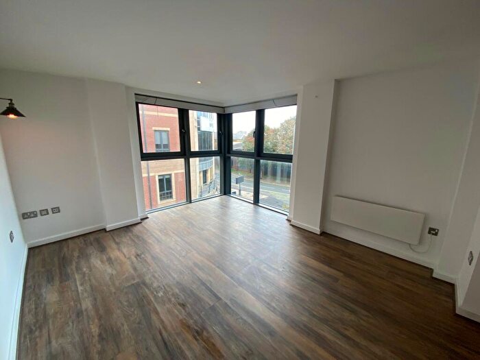 2 Bedroom Apartment To Rent In City Walk, Leeds, LS11