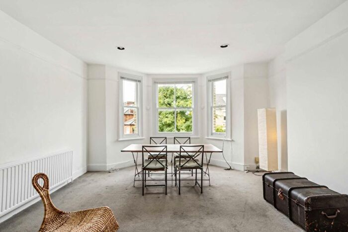 3 Bedroom Flat To Rent In Crossfield Road, London, NW3