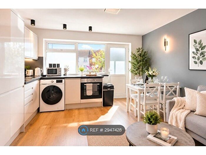 3 Bedroom Flat To Rent In Nicholas Court, Hayling Island, PO11