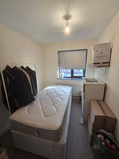 2 Bedroom Flat To Rent In Cricklewood Lane, London, NW2
