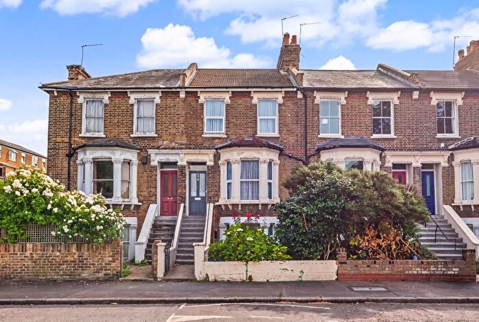 1 Bedroom Flat For Sale In St. Giles Road, London, SE5