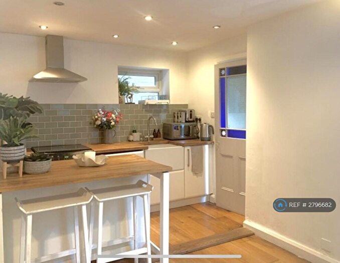 Studio To Rent In Asylum Road, London, SE15