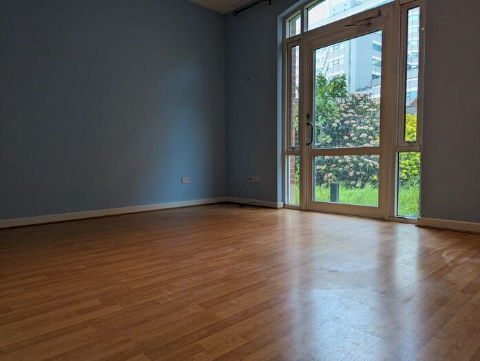 2 Bedroom Flat To Rent In Poplar Walk, Croydon, CR0