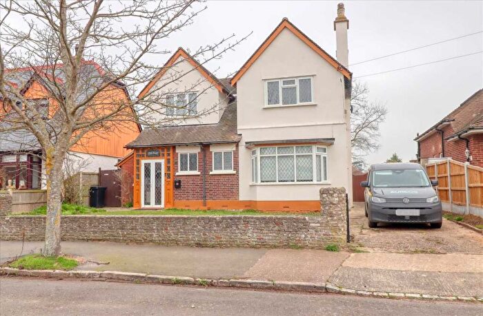 4 Bedroom Detached House For Sale In Southcliff Park, Clacton On Sea, CO15
