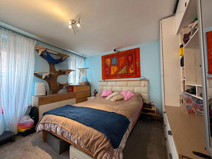 1 Bedroom Flat To Rent In Walworth Road, London, SE17