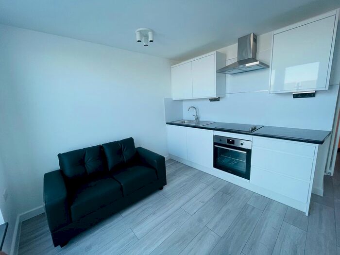 1 Bedroom Flat To Rent In Balham High Road, London, SW12
