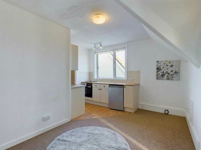 1 Bedroom Flat To Rent In Warefield Road, Paignton, TQ3