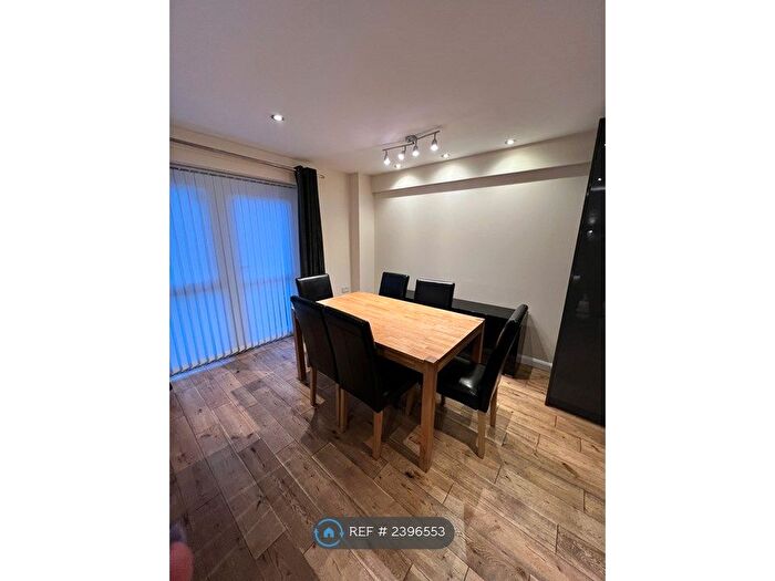 2 Bedroom Flat To Rent In Adrian House, London, E15