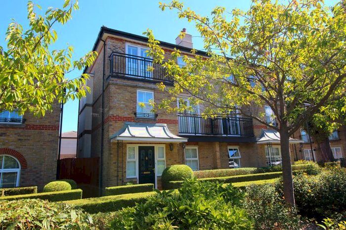 4 Bedroom Property To Rent In The Village, Caterham, CR3