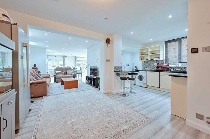 4 Bedroom Detached House For Sale In Roughdown Avenue, Hemel Hempstead, HP3