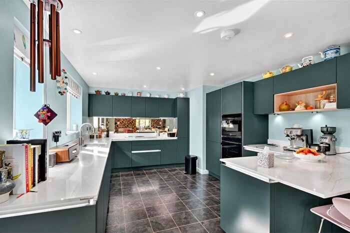 2 Bedroom Flat For Sale In The Avenue, York, YO30