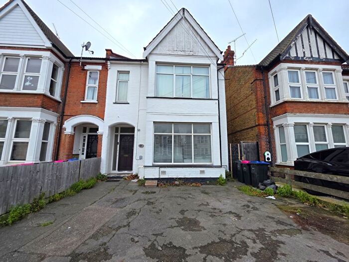 1 Bedroom Flat To Rent In Ceylon Road, Westcliff-On-Sea, SS0