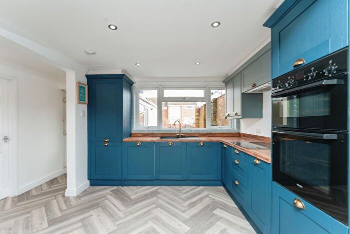 3 Bedroom End Of Terrace House For Sale In Dentith Drive, Blacon, Chester, Cheshire, CH1