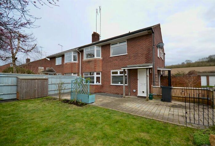 2 Bedroom Maisonette To Rent In Bourne End Lane, Hemel Hempstead, Hertfordshire, HP1