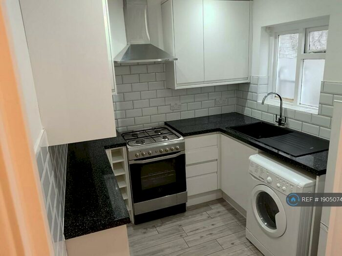 1 Bedroom Flat To Rent In Park Hill, Carshalton Beeches, SM5