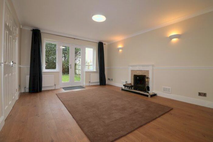 4 Bedroom Property To Rent In London Road, Pulborough, RH20