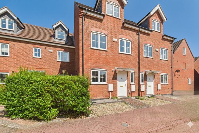 4 Bedroom Town House For Sale In Bruce Close, Spalding, Lincolnshire, PE11