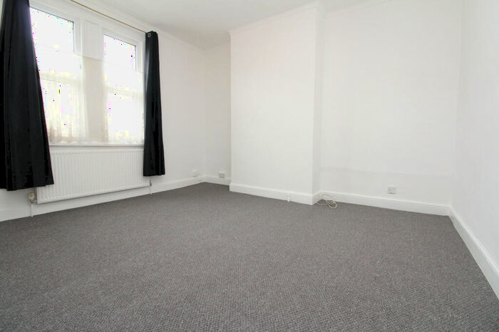 1 Bedroom Flat To Rent In Elmdene Road, Plumstead, SE18