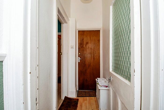 2 Bedroom Flat For Sale In Clifton Street, Plymouth, PL4