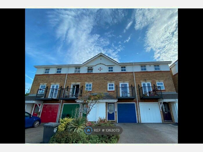 3 Bedroom Terraced House To Rent In Sara Crescent, Greenhithe, DA9