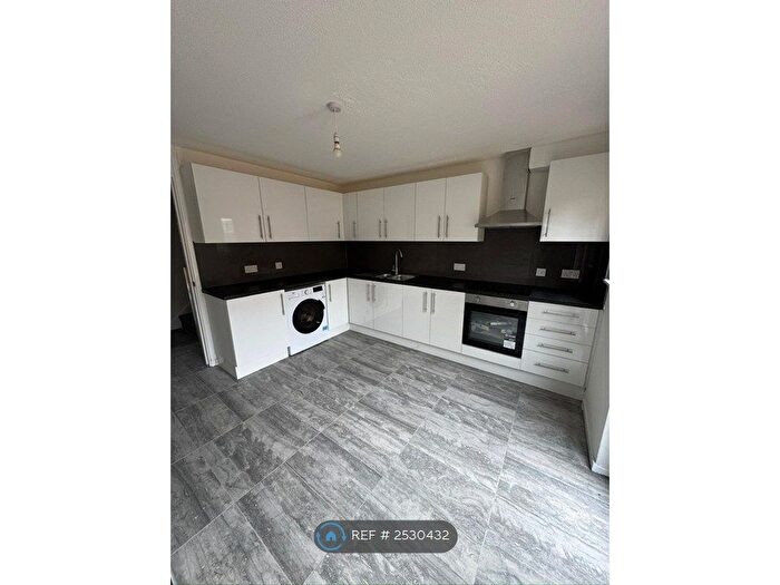 4 Bedroom Terraced House To Rent In Shackleton Place, Oldbrook, Milton Keynes, MK6