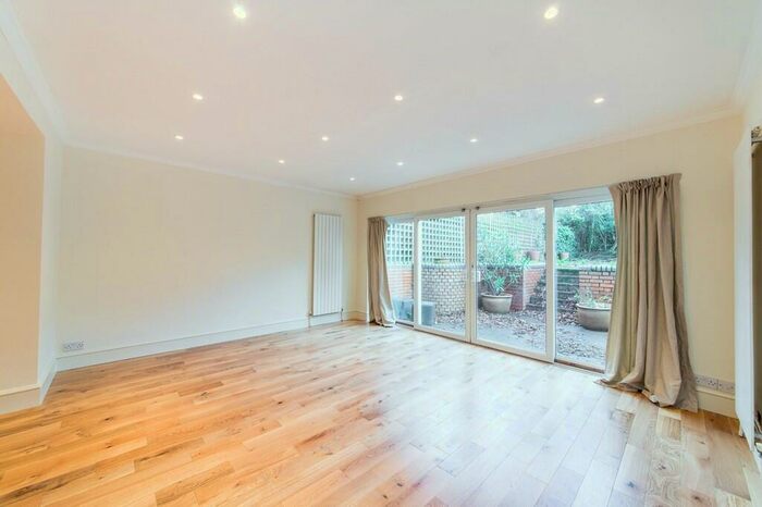 3 Bedroom Apartment To Rent In Haverstock Hill, NW3