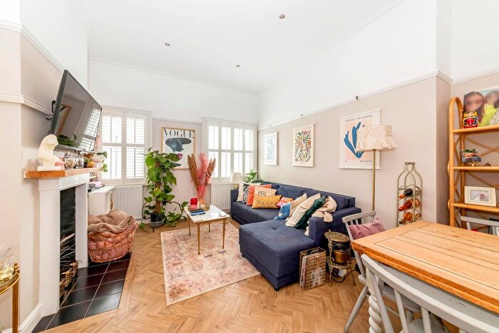2 Bedroom Flat For Sale In Beardell Street, Crystal Palace, London, SE19