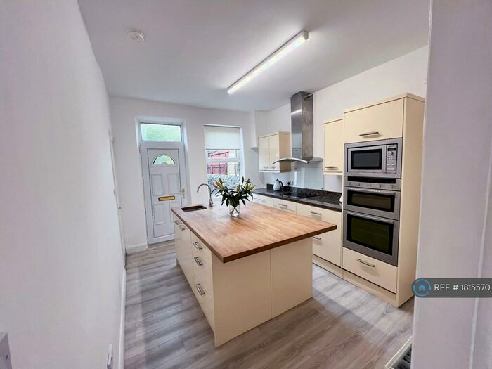 3 Bedroom Terraced House To Rent In Lordsfield Place, Bradford, BD4