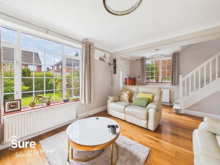 4 Bedroom Semi-detached House To Rent In Oliver Road, Hemel Hempstead, Hertfordshire, HP3