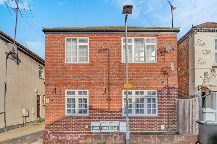 1 Bedroom Flat To Rent In Hillside, Slough, SL1