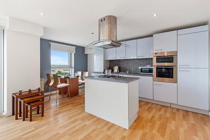 2 Bedroom Flat For Sale In Dunlop Street, Glasgow, G1