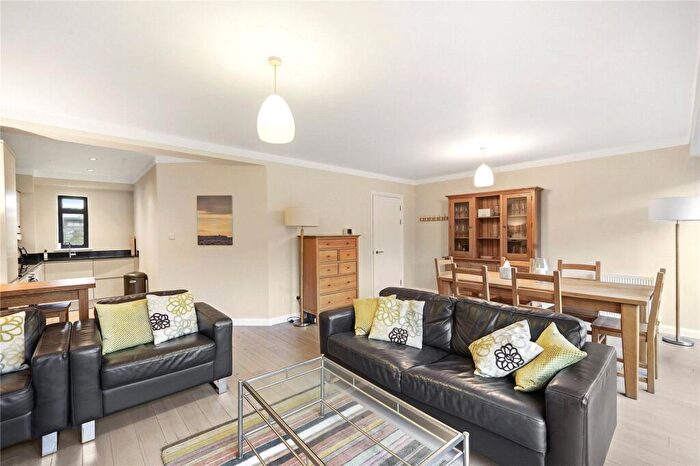 3 Bedroom Flat To Rent In St Pauls Crescent, Camden, NW1