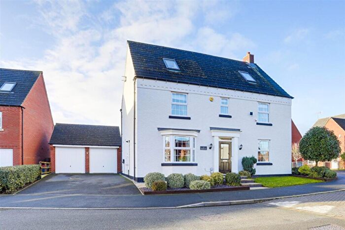 6 Bedroom Detached House For Sale In Falcon Way, Hucknall, NG15