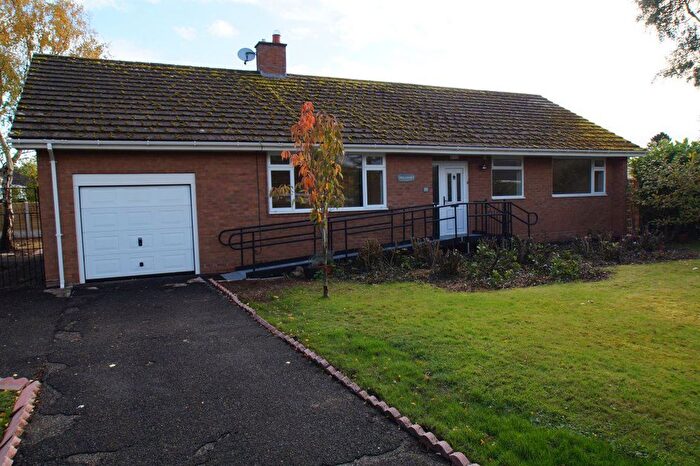 3 Bedroom Bungalow To Rent In Cairnwood, Heads Nook, Brampton, CA8