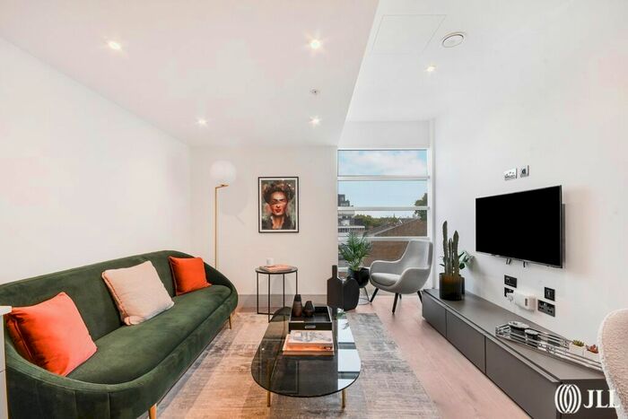 2 Bedroom Flat To Rent In Clapham Road, London, SW9