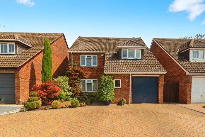 4 Bedroom Detached House For Sale In Roblin Close, Aylesbury, HP21
