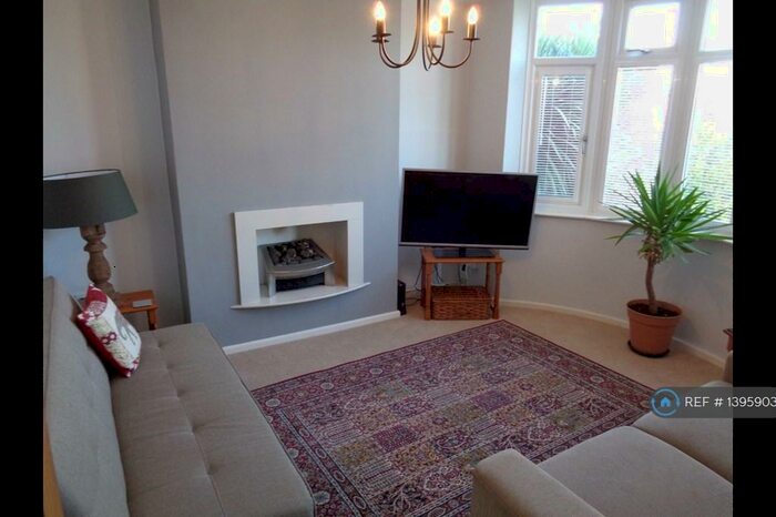 3 Bedroom Semi-Detached House To Rent In Blue Bell Hill Road, Nottingham, NG3