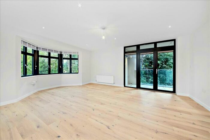 2 Bedroom Apartment To Rent In Alleyn Park, Dulwich, London, SE21