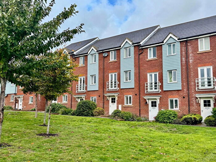 4 Bedroom Town House To Rent In Weavers Close, Eastbourne, BN21