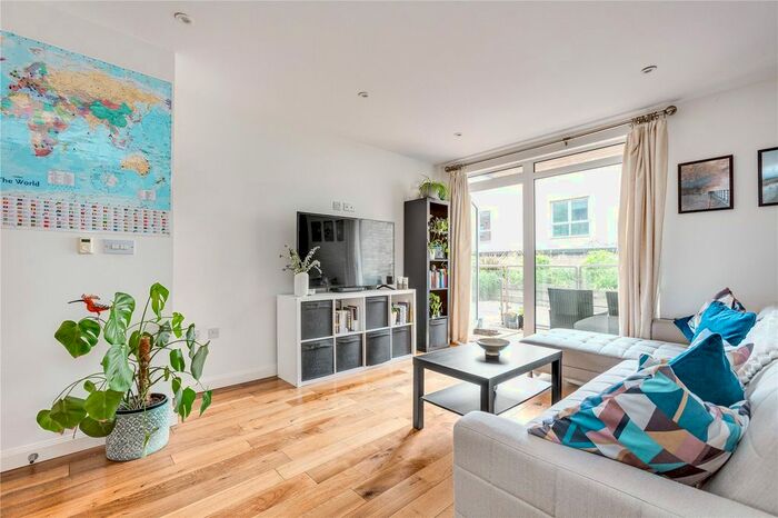 2 Bedroom Flat To Rent In Wyfold Road, Bishops Park, SW6