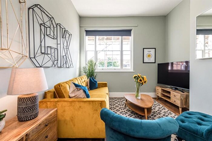 2 Bedroom Flat To Rent In Osprey Heights, SW11