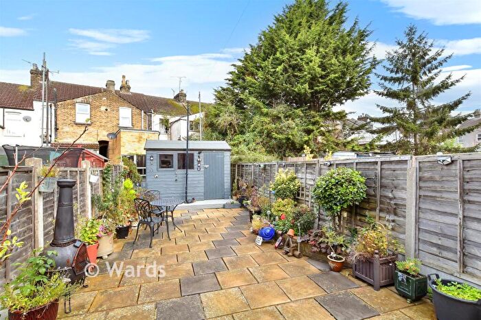 3 Bedroom Terraced House For Sale In South Eastern Road, Rochester, Kent, ME2